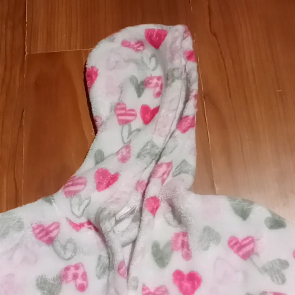 EUC soft baby robe w/2 front pockets & tie